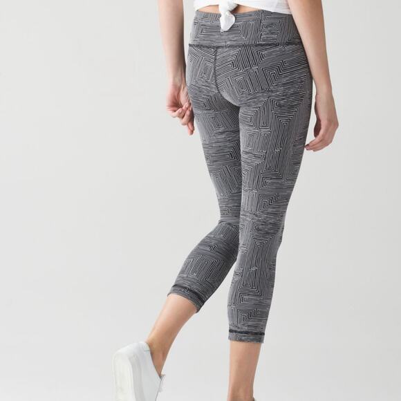 Lululemon Wunder Under Crops Maze Jacquard Size 4 Cropped Leggings Gray - Picture 3 of 9